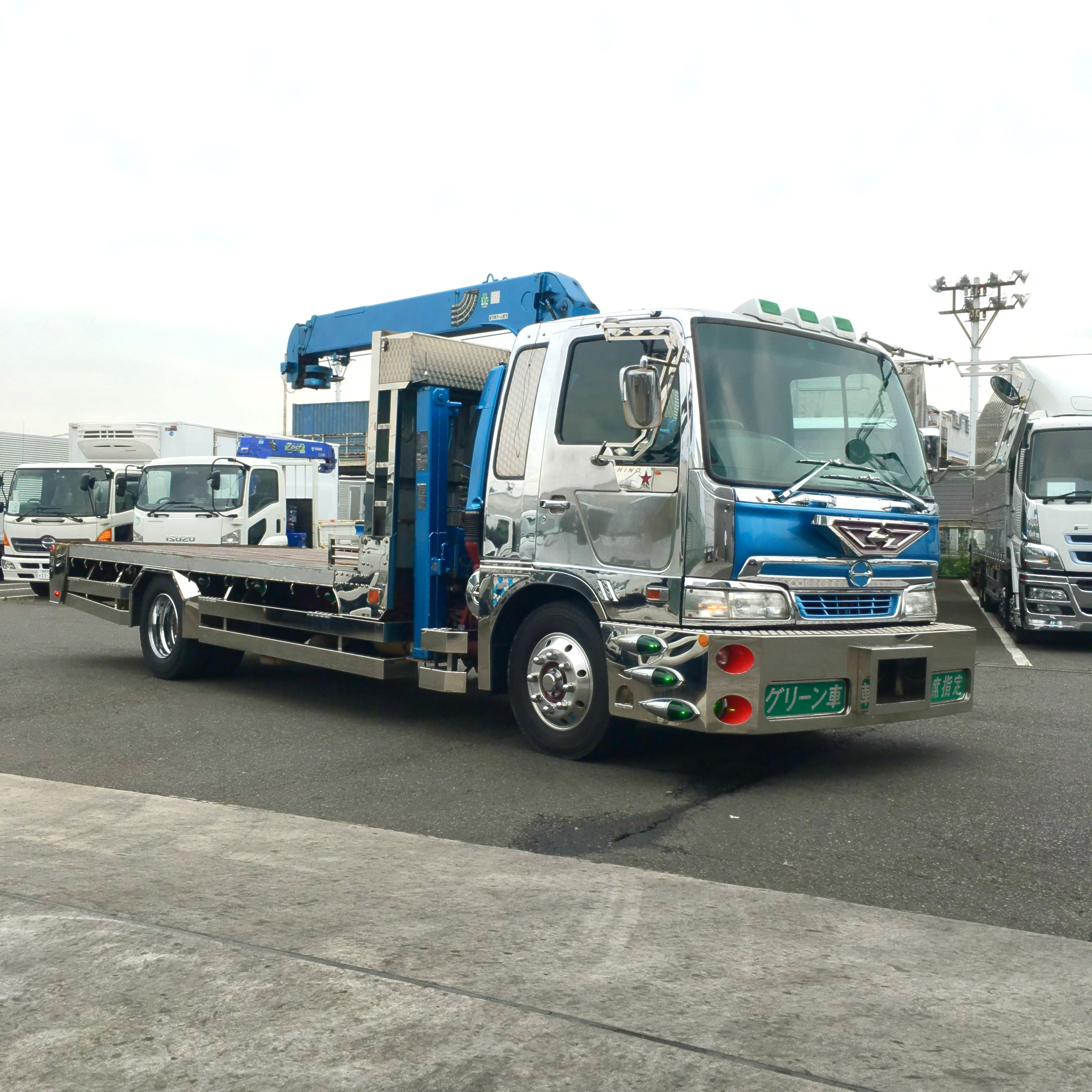 スペースレンジャーとばして横浜横須賀道路 大ベテランの増トンクレーン付セルフはまるで愛のファンタジー 中古トラック 増トンクレーン付セルフ 婚活トラック